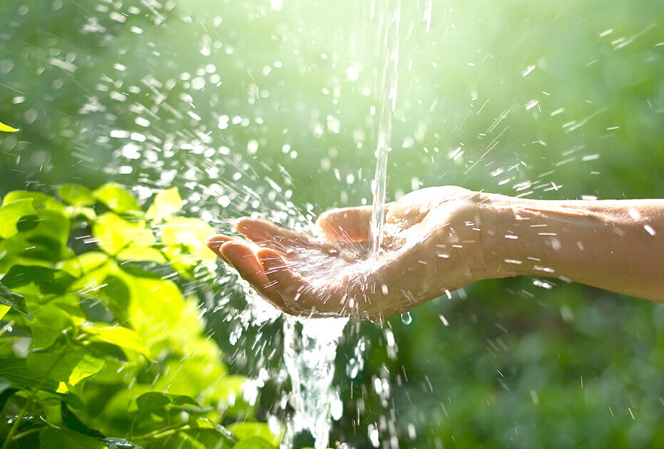 水を大切に扱い、再利用を図る。